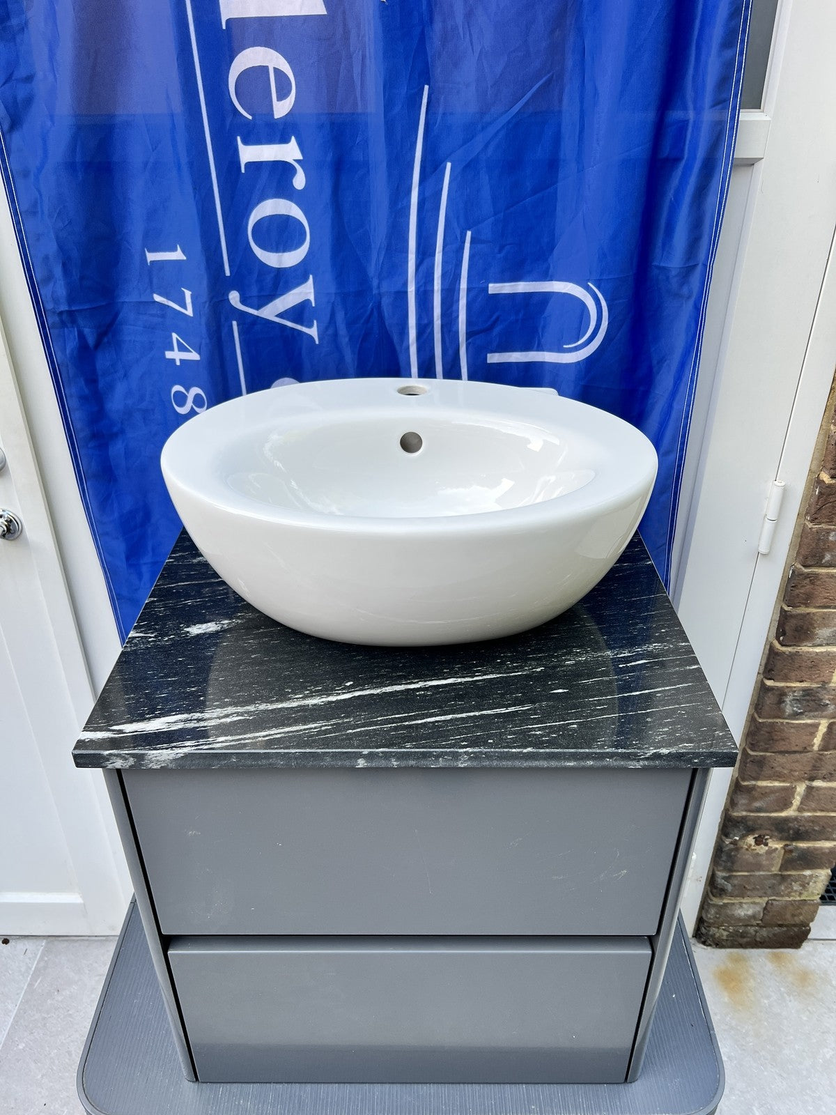 Villeroy & Boch Vivia vanity unit grey 600mm  Granite top Aveo Basin B04500FP