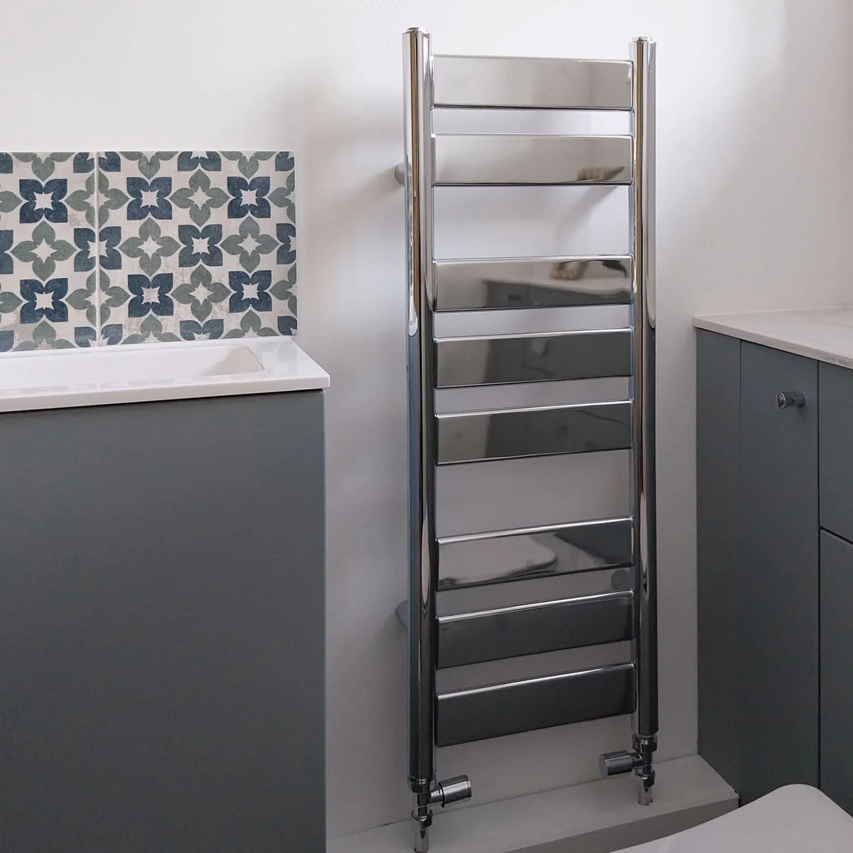 Reina Carpi Designer Towel Radiator 800mm x 400mm RND-CRP