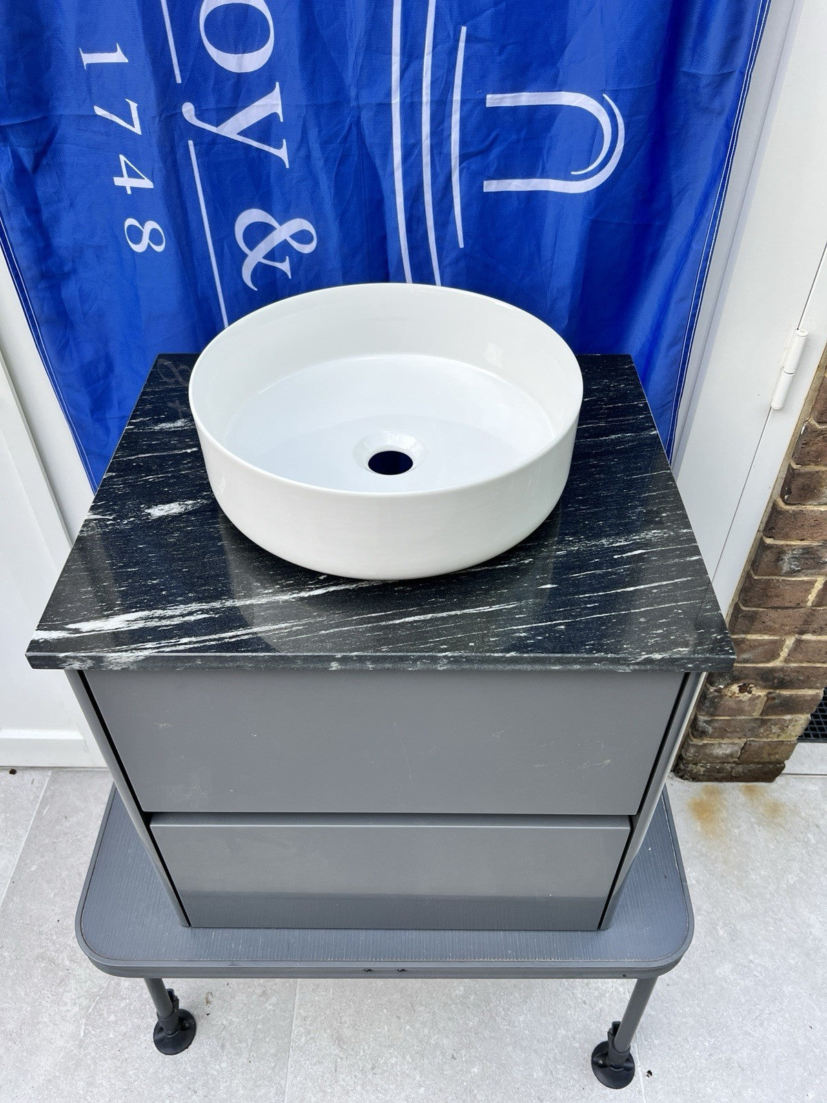 Villeroy & Boch Vivia vanity unit grey 600mm  Granite top Dansani Basin B04500FP