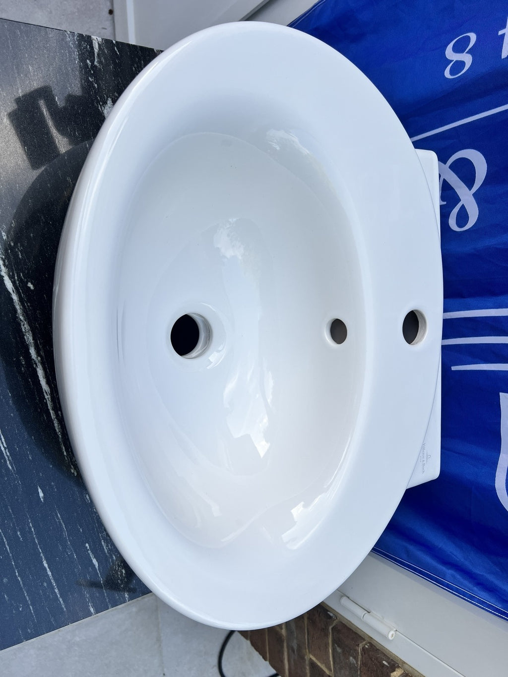 Villeroy & Boch Vivia vanity unit grey 600mm  Granite top Aveo Basin B04500FP
