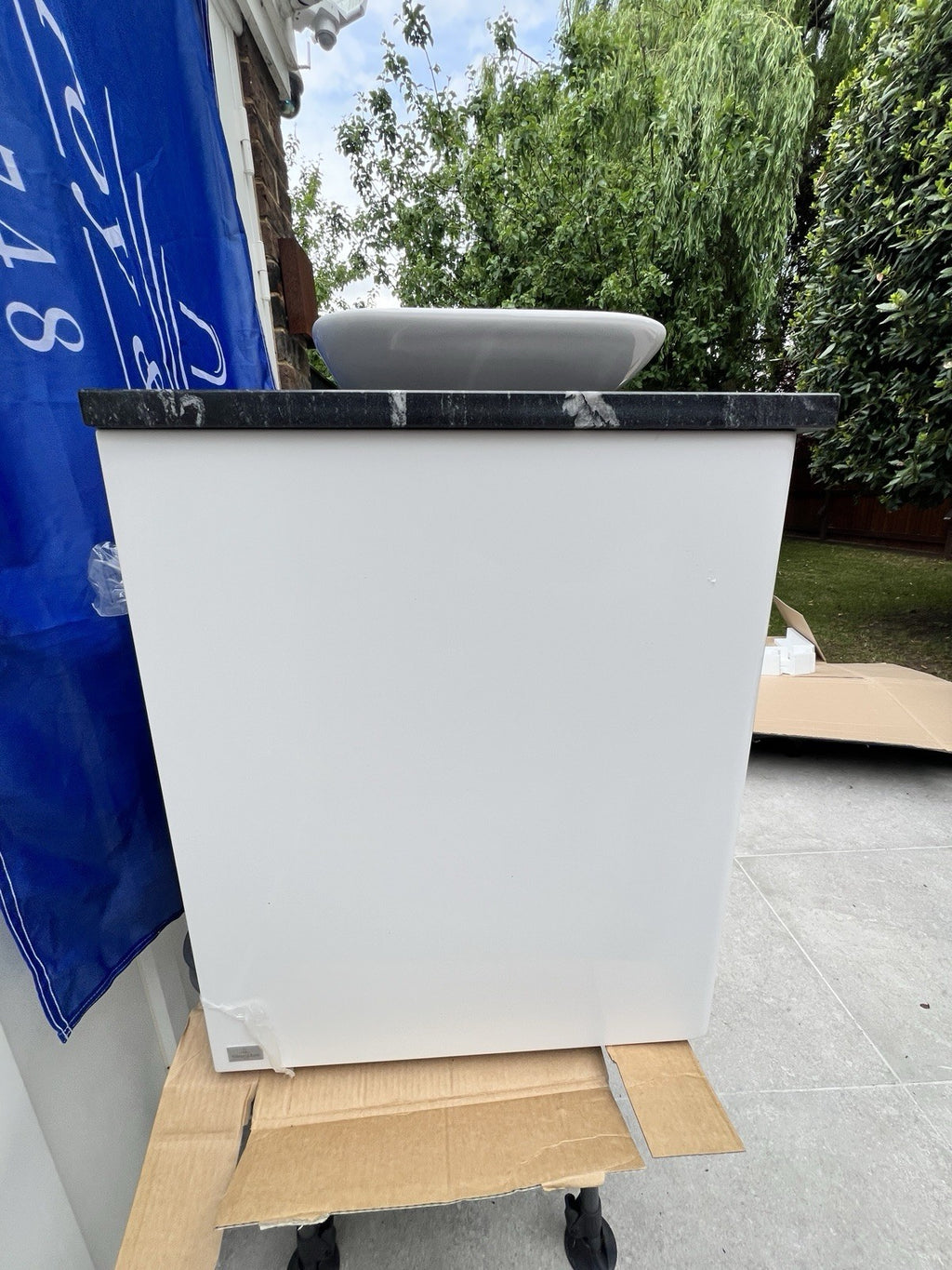 Villeroy and Boch Vivia Wall Vanity Unit 100cm gl white + stone top + washbasin