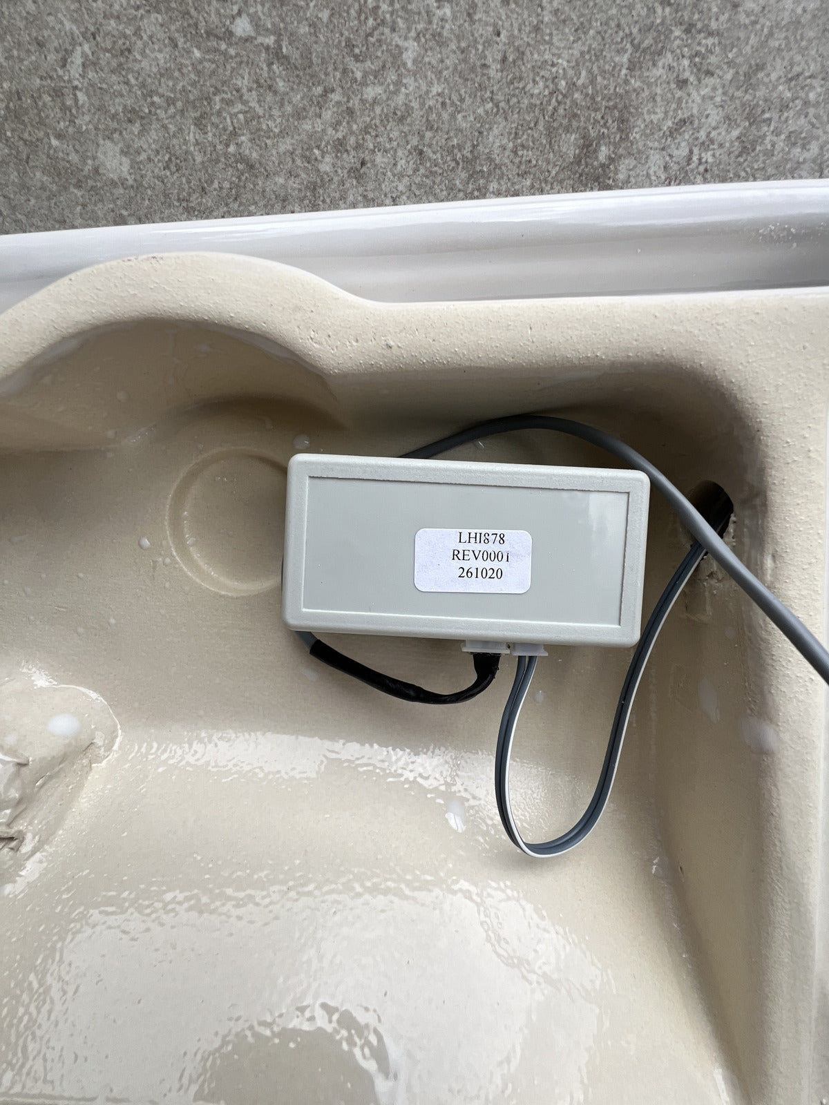 VITRA NEST 600MM 1TH surface mounted basin with led light WHITE 5685B003-7200