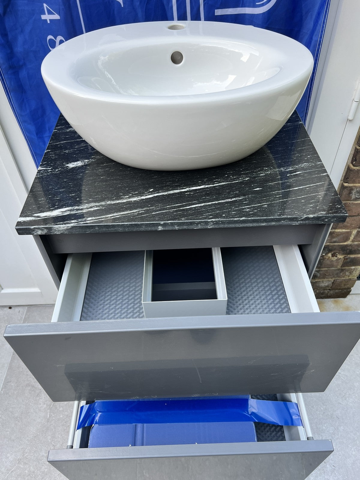 Villeroy & Boch Vivia vanity unit grey 600mm  Granite top Aveo Basin B04500FP