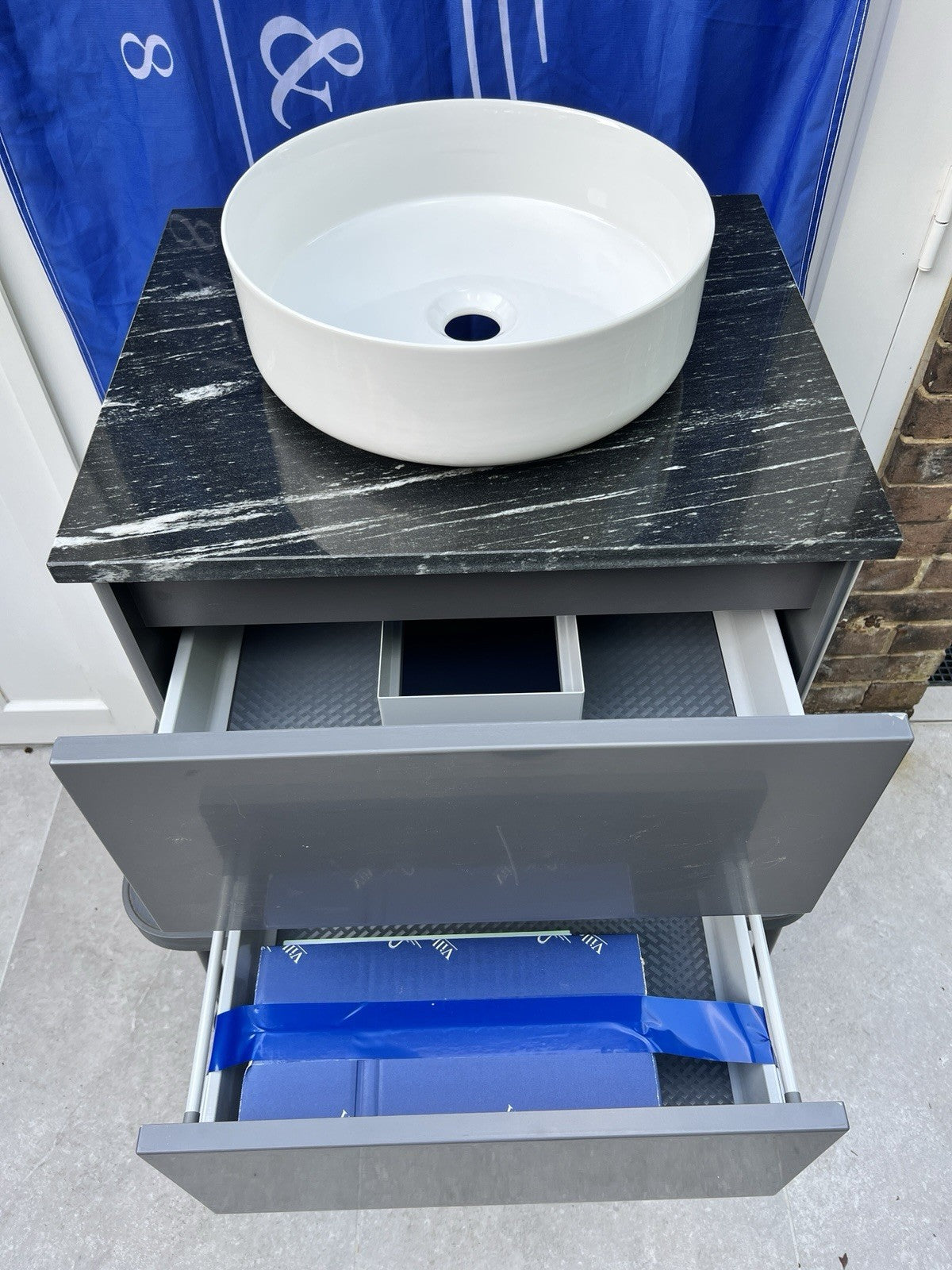 Villeroy & Boch Vivia vanity unit grey 600mm  Granite top Dansani Basin B04500FP