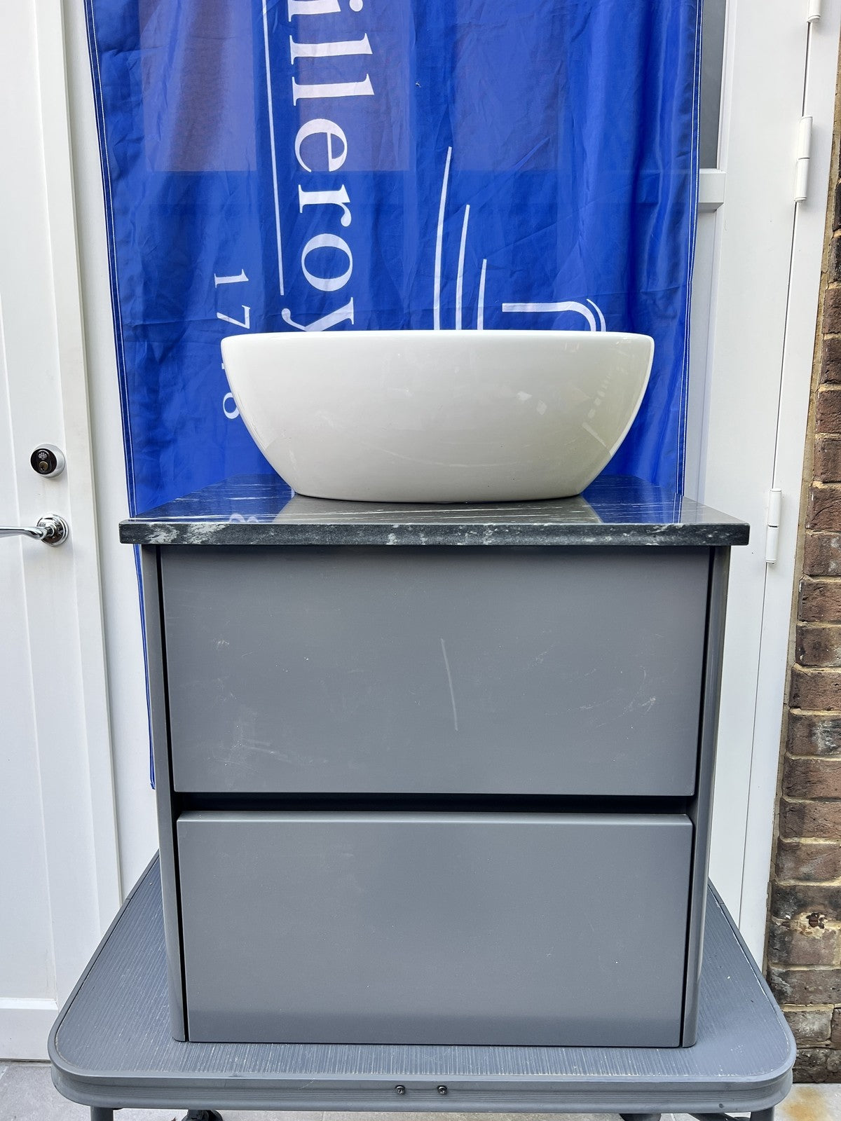Villeroy & Boch Vivia vanity unit grey 600mm  Granite top Aveo Basin B04500FP