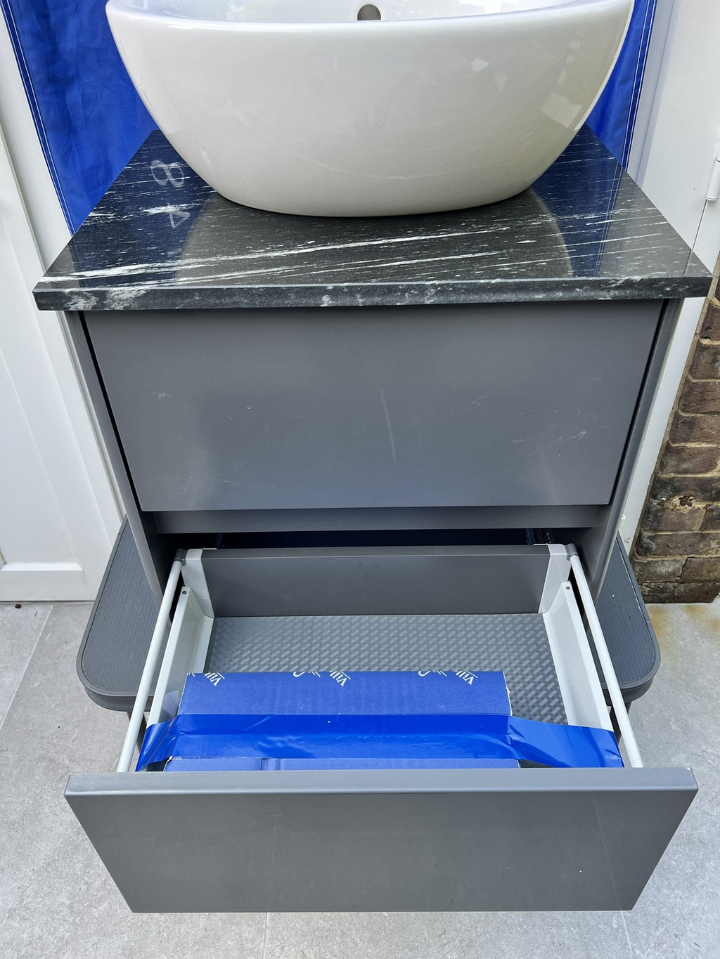 Villeroy & Boch Vivia vanity unit grey 600mm  Granite top Aveo Basin B04500FP