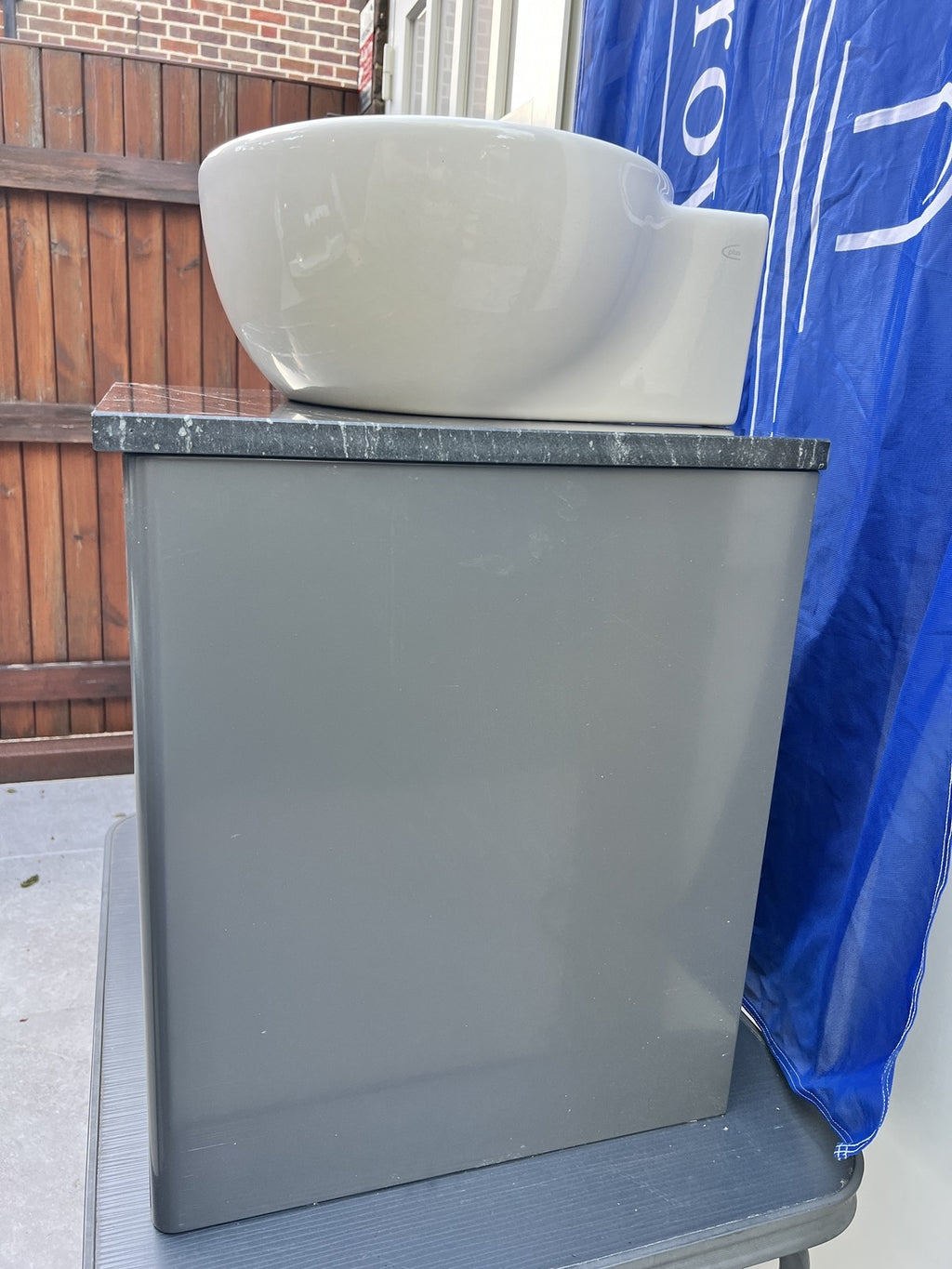 Villeroy & Boch Vivia vanity unit grey 600mm  Granite top Aveo Basin B04500FP
