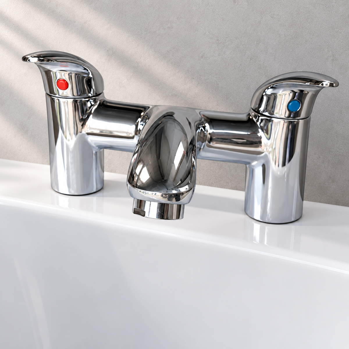 Gustavsberg Dynamic chrome bath filler GB41224344 - showroom view